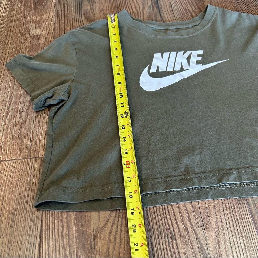Nike Loose Fit Crop Top T-Shirt Olive Green & White Large - Picture 3 of 9